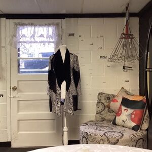 Chico’s travelers collection size 2 adorable sweater